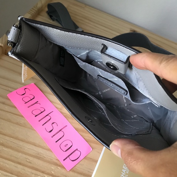 🌼Michael Kors Purse - Picture 8 of 12